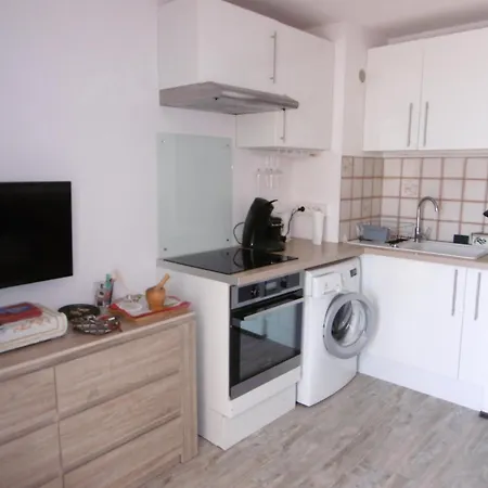 Appartement T2 Renove Climatise Avec Parking Prive A 450m De La Plage, Ideal Pour 4 Pers. - Fr-1-797-8 *